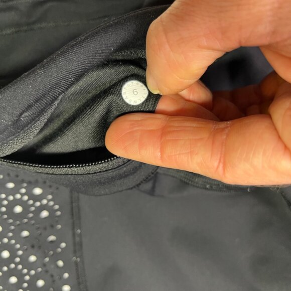 Lululemon Size 6 Colour Me Quick 7/8 Tight Black White Laser Cut - Picture 3 of 13